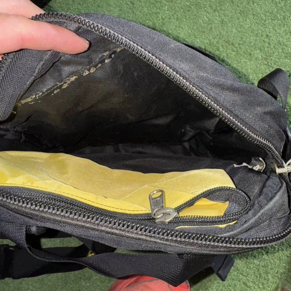 MOUNTAINSMITH Black/Yellow Lumbar‎ Waist Fanny Day Pack Bag Hiking - Picture 8 of 9